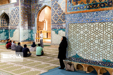 La mosquée iranienne, un lieu de culte et aussi un centre de culture et de science