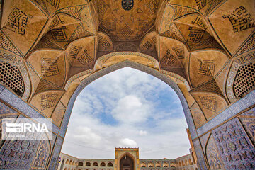La mosquée iranienne, un lieu de culte et aussi un centre de culture et de science