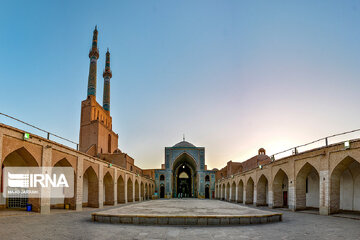 La mosquée iranienne, un lieu de culte et aussi un centre de culture et de science