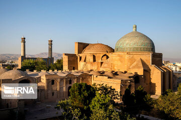 La mosquée iranienne, un lieu de culte et aussi un centre de culture et de science