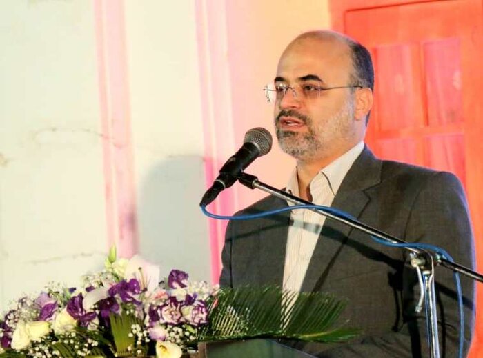 مدال مطالعه بر گردن دِهبَکری کرمان