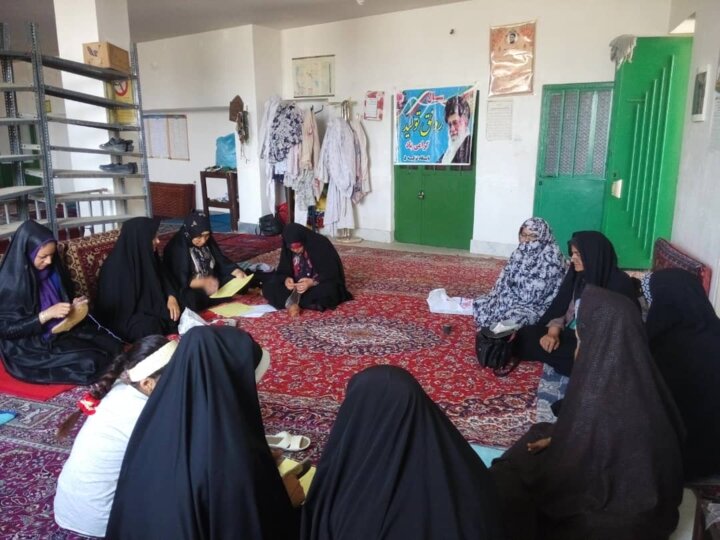 بانوان را از تمرکز بر گوشیهای هوشمند به محیط کار و تولید دعوت میکنم