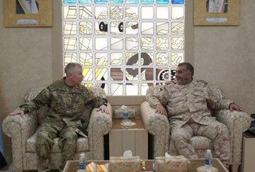 دیدار رئیس ستاد ارتش کویت با فرمانده نیروی زمینی آمریکا