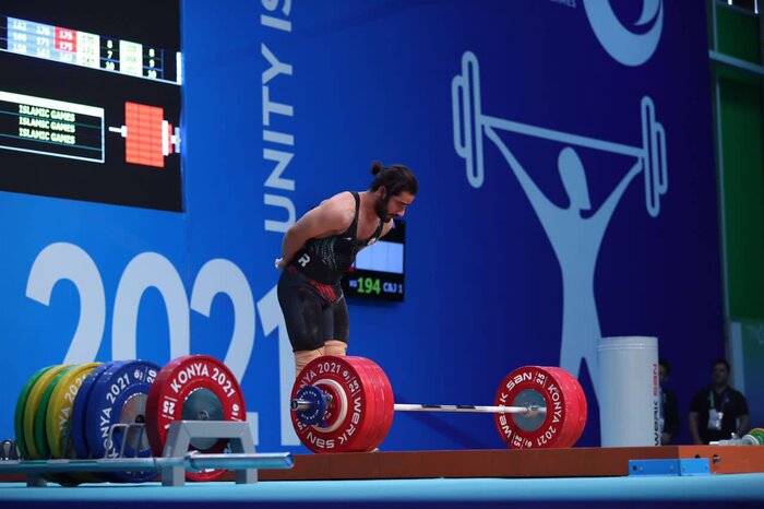 جوادی: رقابت سختی برای رسیدن به المپیک دارم/ کیانوش از بزرگان وزنهبرداری جهان است