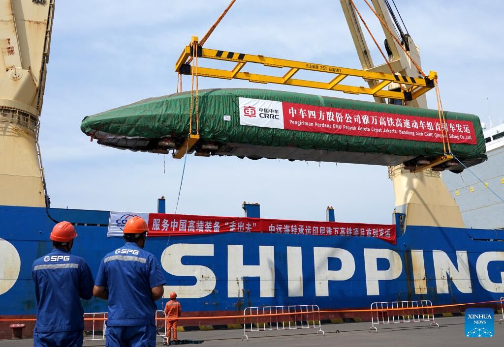 چین ارسال قطارهای سریع السیر به اندونزی را آغاز کرد