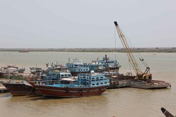 لایروبی اسکله صیادی اروندکنار آبادان آغاز شد 