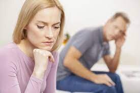 دلیل بی اعتمادی همسرم چیست؟ چطور اعتمادش را به دست آورم؟