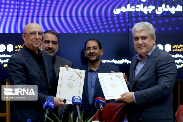 قدرشناسی از نخبگان علمی و تدوین طرح منش استادی 3