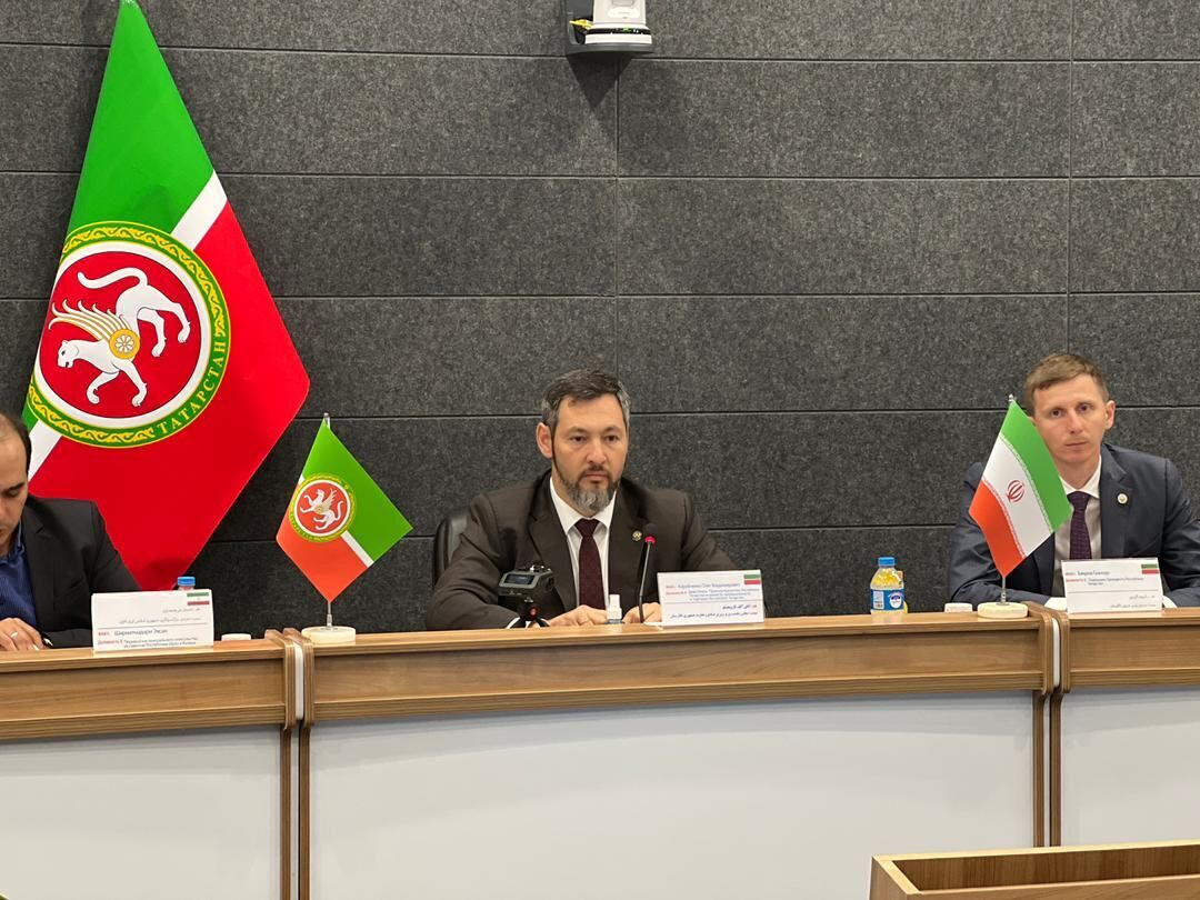 Tatar minister offers interest in implementing road, railway trade in Golestan Prov.