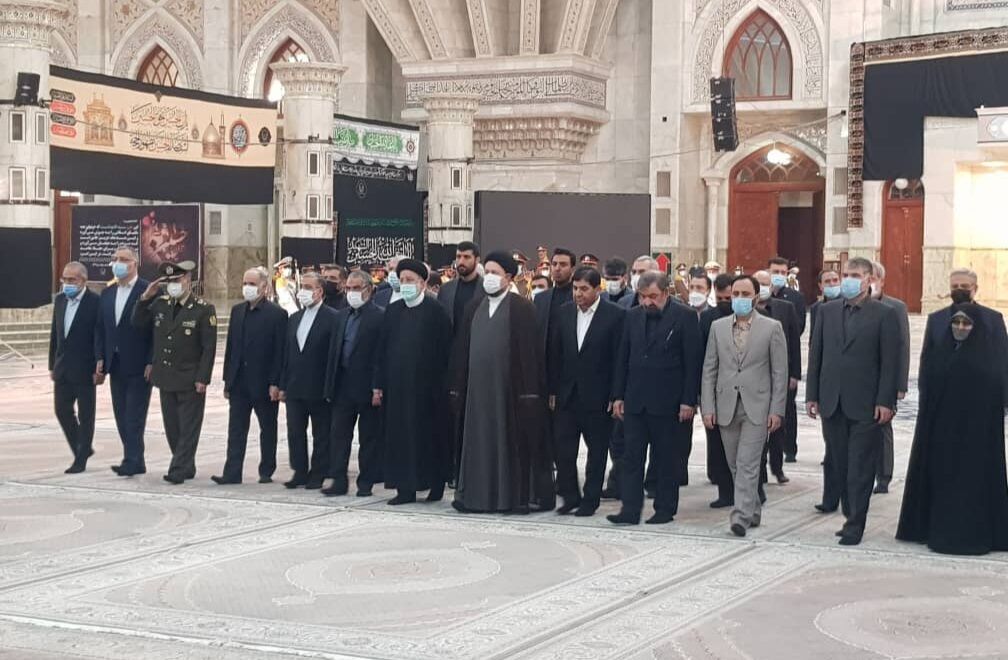 Raisi, cabinet members pay tribute to Imam Khomeini