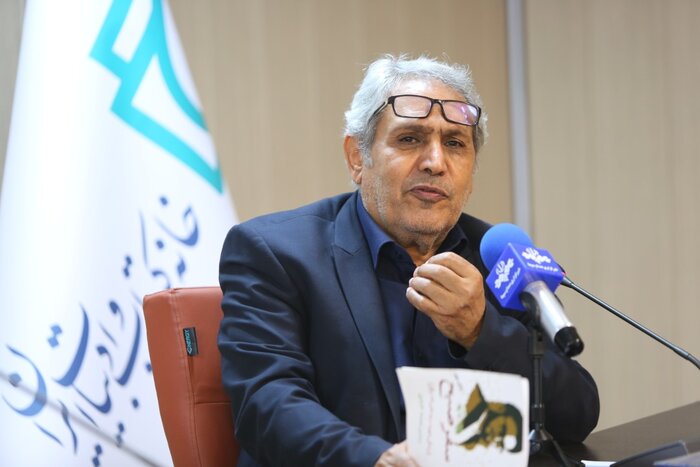 نگارش کتاب زندگی شهید اندرزگو سفارش هیچ ارگانی نیست/ دشمنان کمر به همت تحریف و تخریب تاریخنگاری انقلاب بستهاند