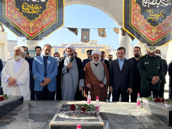 مزار شهدای گمنام قشم به مناسبت هفته دولت غبارروبی شد