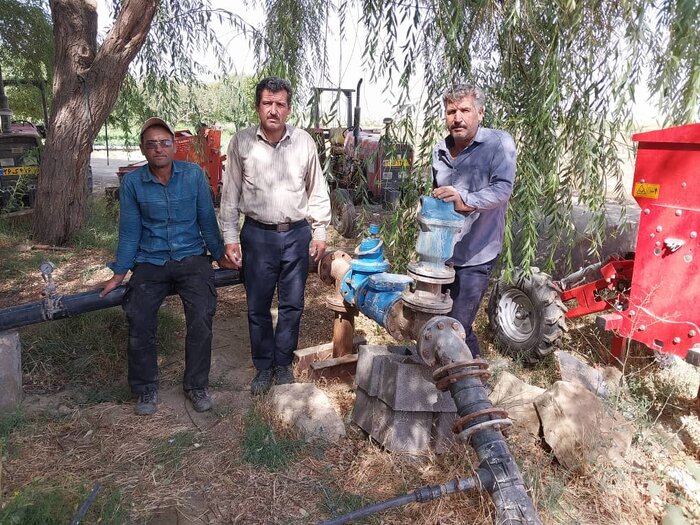 کشاورزان روستای امزاجرد همدان ۱۹ حلقه چاه را در اختیار دولت قرار دادند 