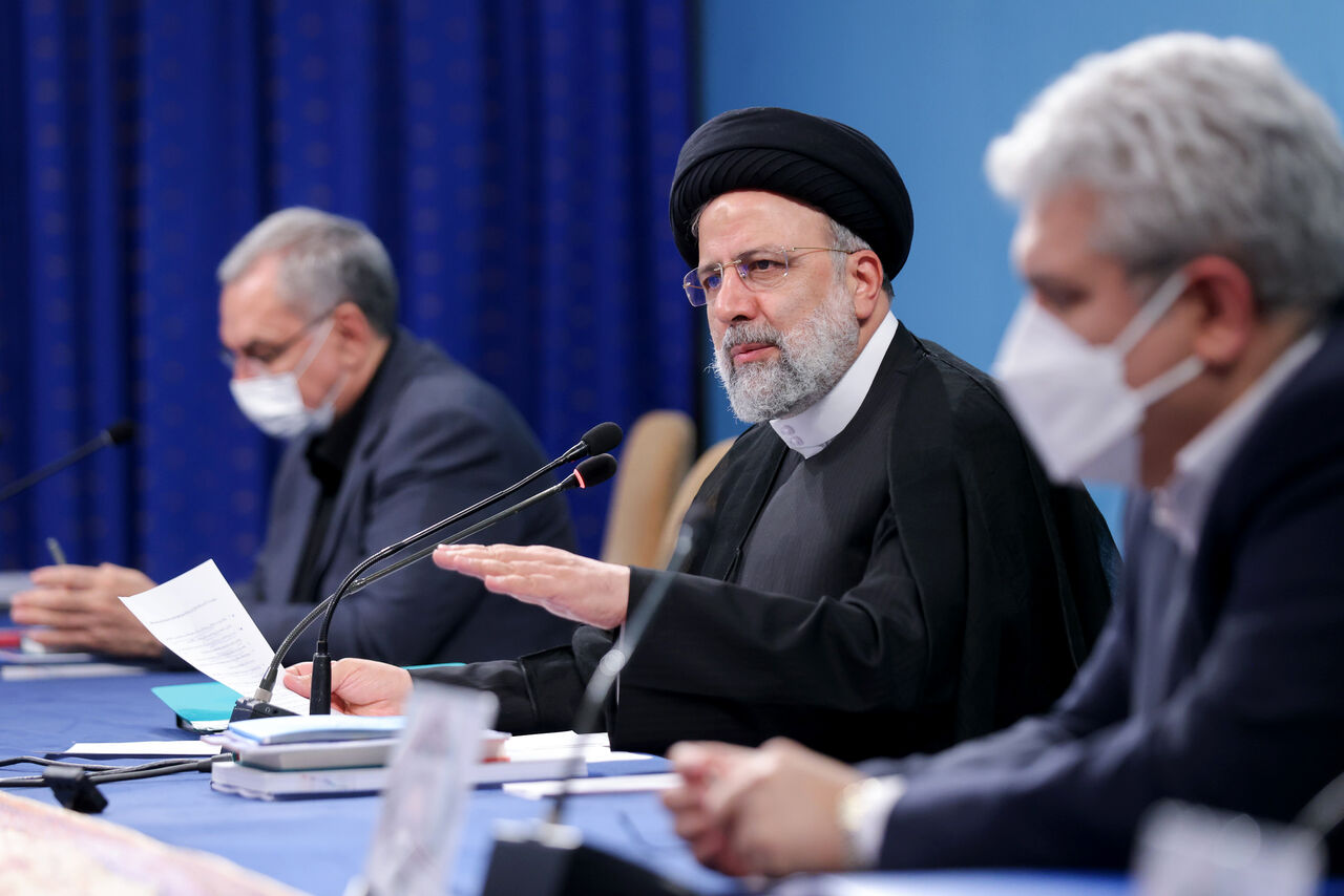جریان استکباری بر جذب نخبگان تمرکز کرده است / حمایت از نخبگان تکلیف دولت و عین عدالت است