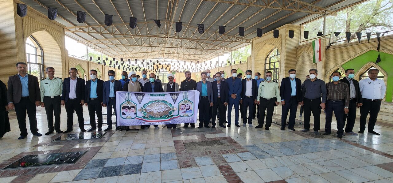 گلزار شهدای میناب در نخستین روز هفته دولت عطرافشانی شد گلزار شهدای میناب در نخستین روز هفته دولت عطرافشانی شد