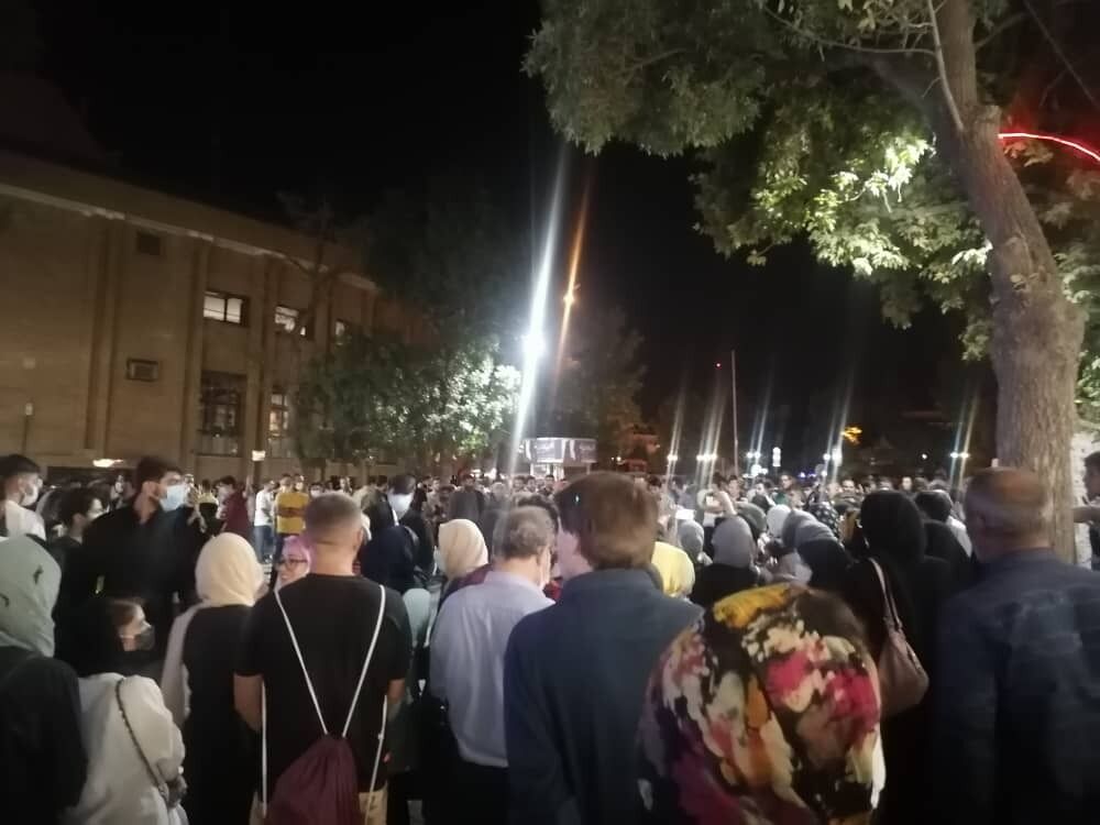 تجمع گروهی از شهروندان همدانی برای دومین شب متوالی در اعتراض به قطعی آب