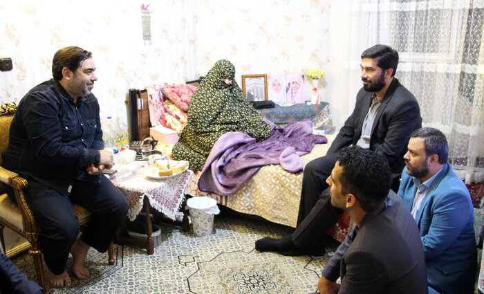 دیدار فرماندار شمیرانات با خانواده معظم شهید اندرزگو