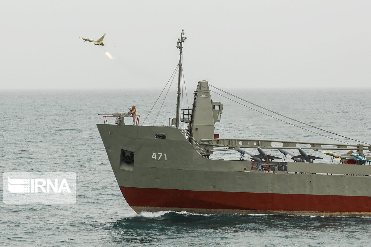 ایرانی بحریہ کے ڈرون نے دشمن کے ٹھکانوں کو کامیابی سے نشانہ بنایا