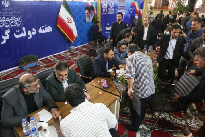 وزیر ارتباطات در میز خدمت ساری برای پاسخگوی به مردم حضور یافت