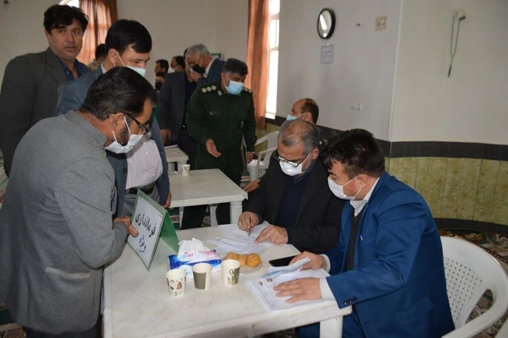 برگزاری میزخدمت در مصلای ساری با حضور ۴۵ مدیرکل مازندران/ رفع بی‌واسطه مشکلات مردم در دیدار چهره به چهره 