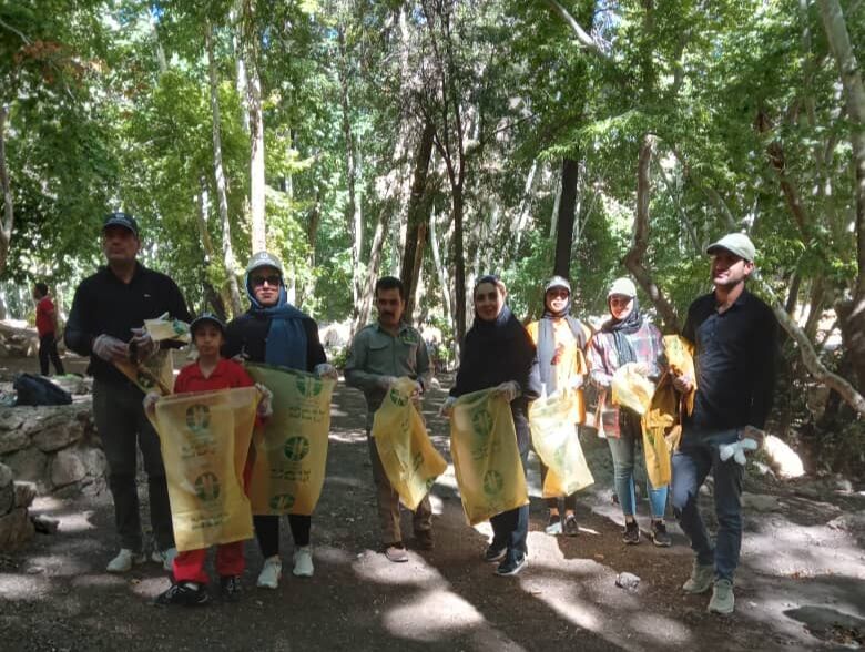 پاکسازی منطقه گردشگری تنگه غورهدان فارس از زباله   پاکسازی منطقه گردشگری تنگه غورهدان فارس از زباله