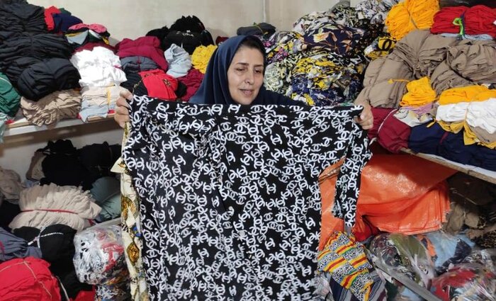 بهکارگیری ۱۷۰ خیاط در خانه؛ کارآفرینی با یک چرخ خیاطی، خلاقیت و اراده