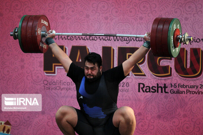 باقری: فصل نمایش در وزنهبرداری زنان تمام شده است 2