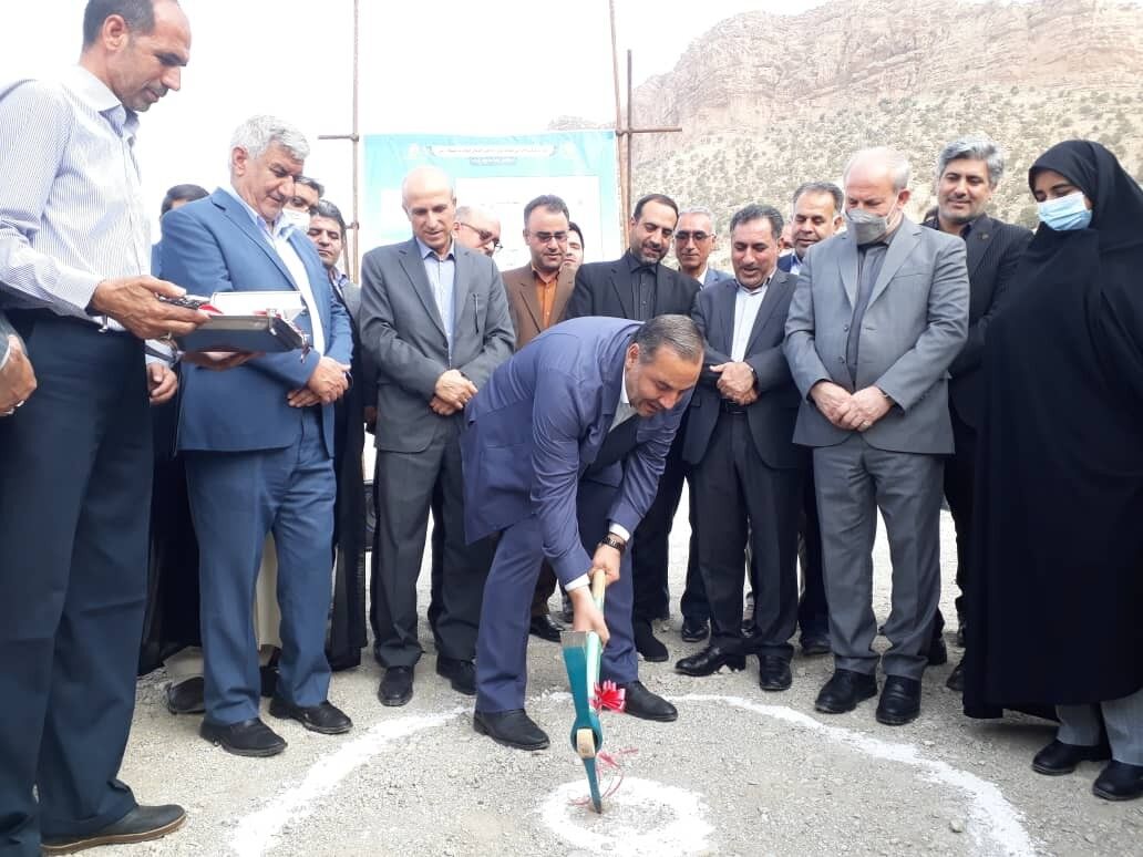 معاون وزیر راه: ۶۴۰ میلیارد تومان برای راه آهن ایلام اختصاص یافته است معاون وزیر راه: ۶۴۰ میلیارد تومان برای راه آهن ایلام اختصاص یافته است