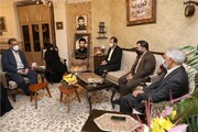 دیدار وزیر ارتباطات با خانواده بیسیمچی شهید گردان کمیل