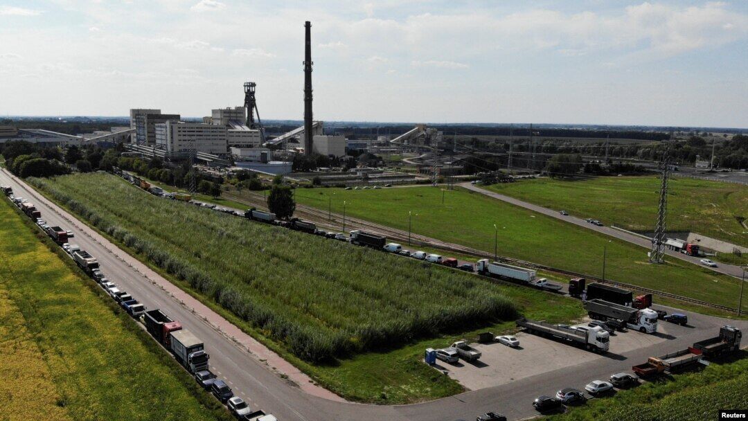انتظار چند روزه مردم لهستان برای خرید زغال سنگ