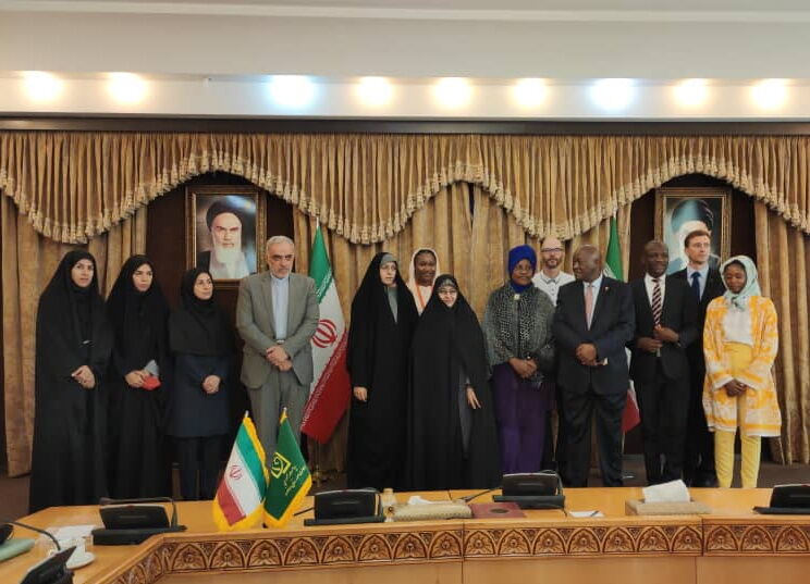 حمایت از زنان سرپرست خانوار و پیشگیری از آسیبهای اجتماعی از مهمترین برنامههای دولت است