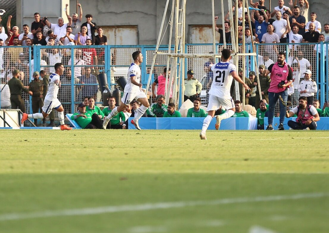 صدر جدول گلزنان در دست غریبهها؛ آقای گلهای ناخوانده