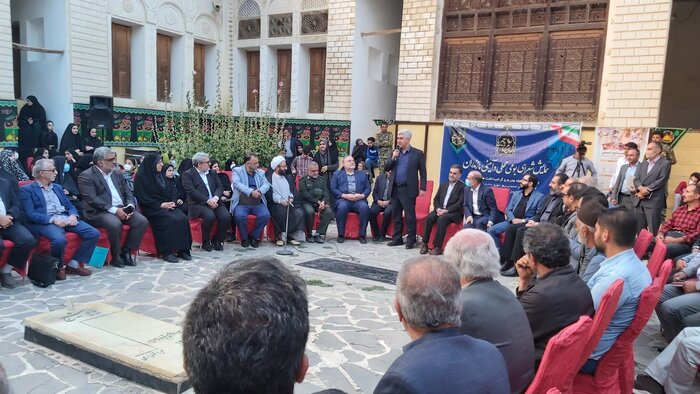 حاشیهنگاری حضور شعرای بومی مازندران در خانه نیما/ از شعرخوانی مدیرعامل ایران خودرو تا ارادت استاندار به حضرت ابوالفضل (ع)