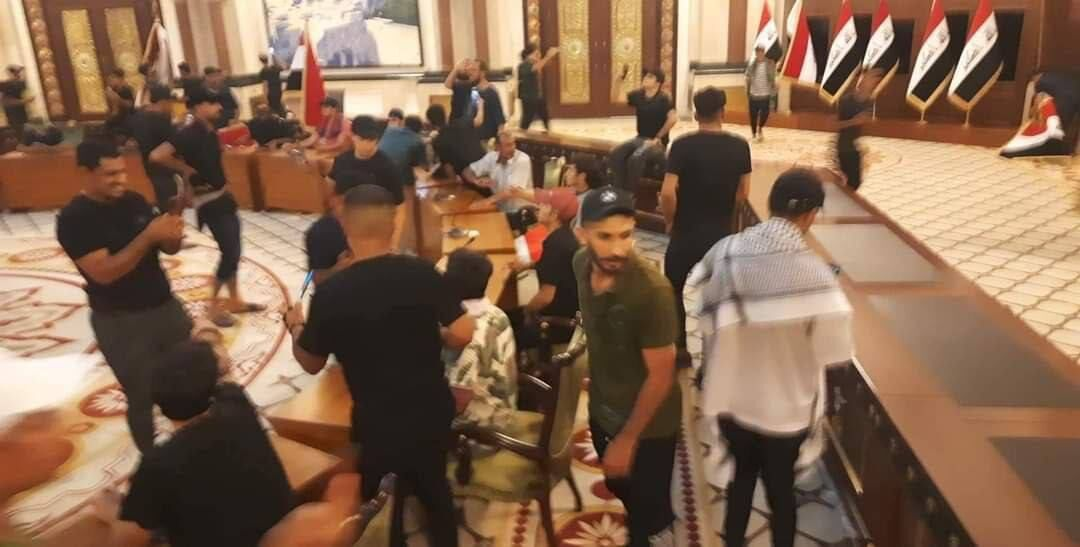 در عراق چه می گذرد/ از کشته شدن ۲۰ تن تا آغاز مذاکرات برای حل بحران