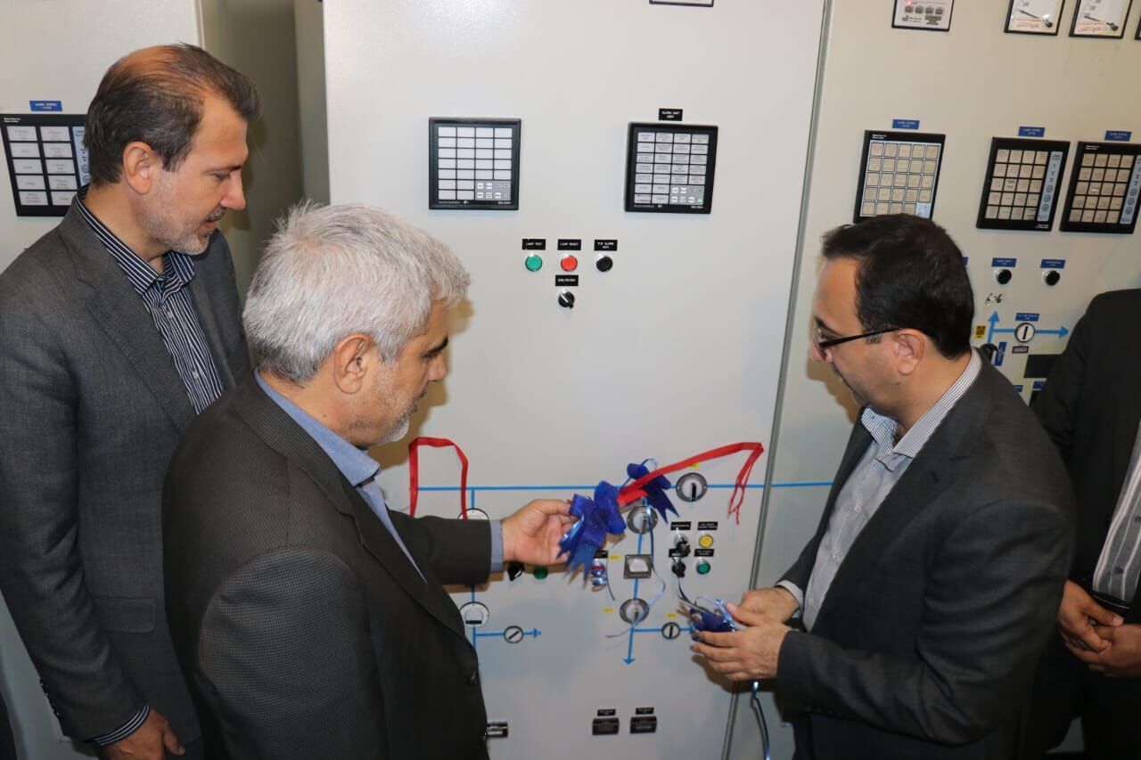 بهره برداری و آغاز عملیات اجرایی دو طرح تأمین و انتقال برق در استان فارس بهره برداری و آغاز عملیات اجرایی دو طرح تأمین و انتقال برق در استان فارس