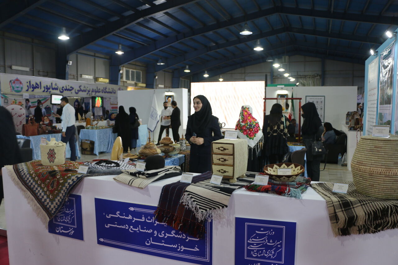 فعالیت نمایشگاه هفته دولت خوزستان تا فردا چهارشنبه تمدید شد