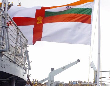 رونمایی از پرچم دریایی جدید هند؛ نماد استعمار انگلیس حذف می شود