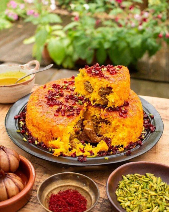 طرز تهیه تهچین گوشت و بادمجان خوشمزه به روش رستورانی