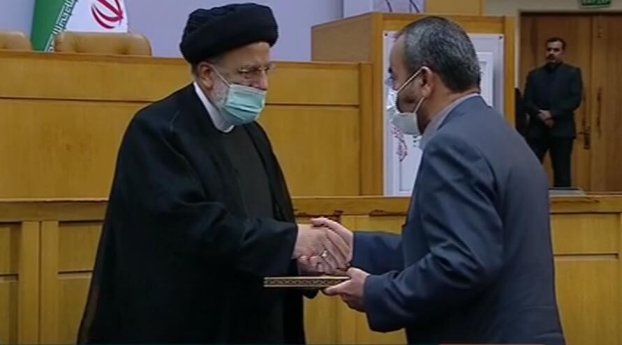 تقدیر از استاندار خراسان جنوبی در جشنواره شهید رجایی تقدیر از استاندار خراسان جنوبی در جشنواره شهید رجایی