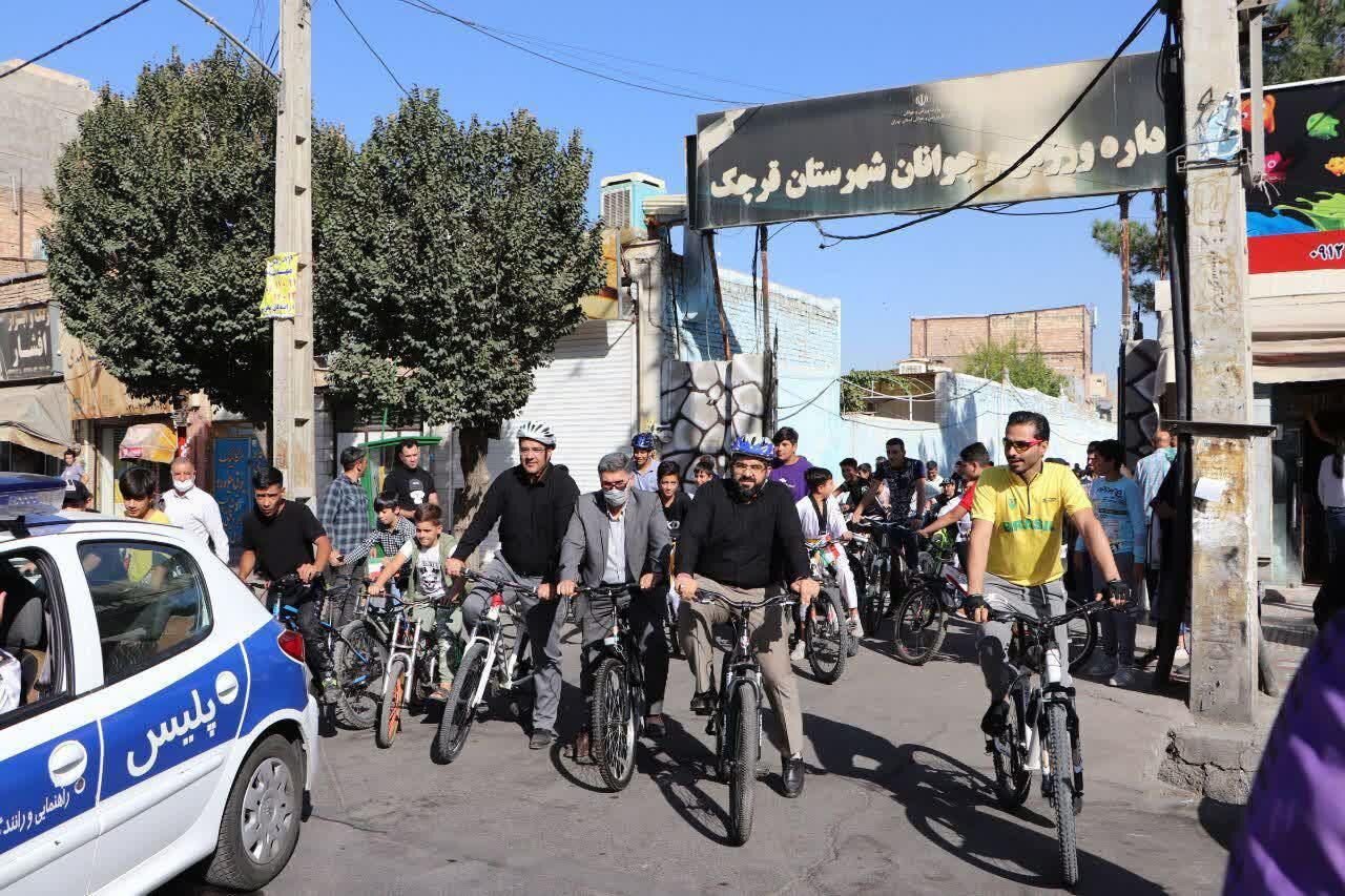 همایش بزرگ دوچرخه سواری در شهرستان قرچک برگزار شد
