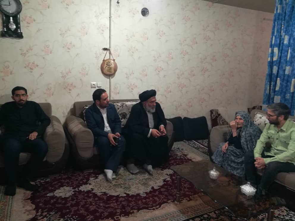 تکریم خانواده معظم شهدا وظیفه تمامی مردم و مسئولان است
 تکریم خانواده معظم شهدا وظیفه تمامی مردم و مسئولان است