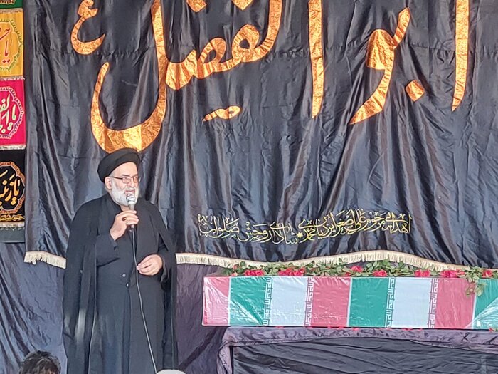 آتش نشانان ورامین با پیکر شهید جاویدالاثر وداع کردند