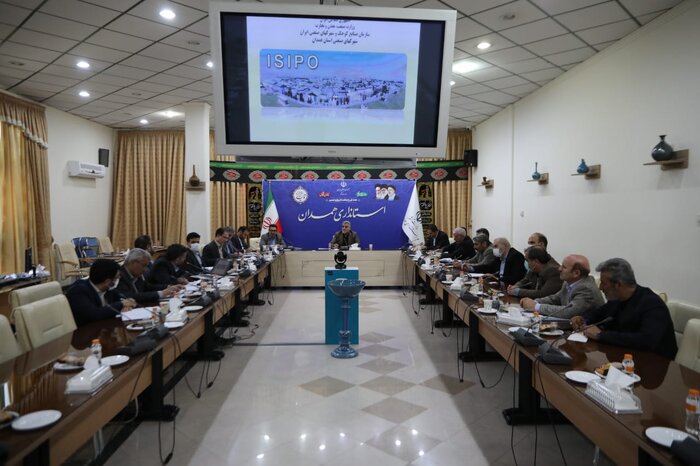 بانکها مجوزی برای تعطیلی واحدهای تحت تملک خود ندارند