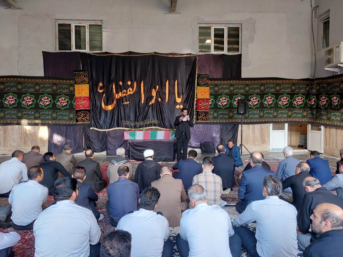 آتش نشانان ورامین با پیکر شهید جاویدالاثر وداع کردند
 آتش نشانان ورامین با پیکر شهید جاویدالاثر وداع کردند