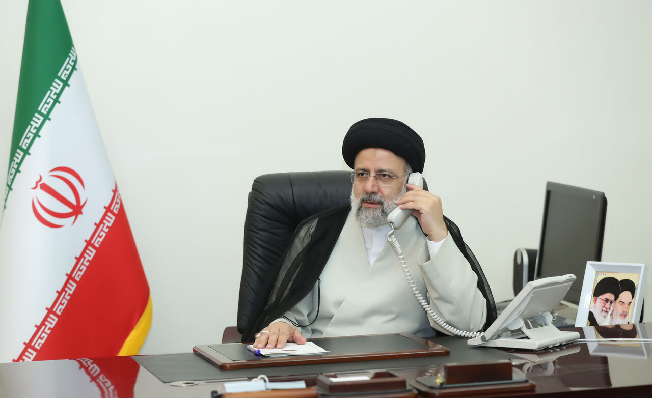 گفتگوی تلفنی رئیس جمهور با مراجع عظام تقلید به مناسبت هفته دولت