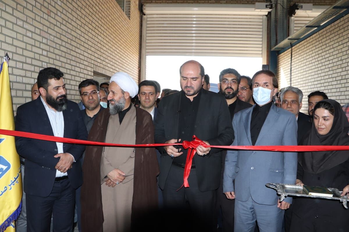 کارخانه تولید محصولات چرمی با حضور استاندار تهران در قرچک افتتاح شد

