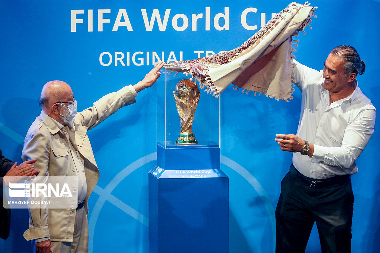  امضای یک آشنا بر حکم محرومیت جودوی ایران در روز نورافشانی میلاد با رونمایی از کاپ طلایی جام جهانی