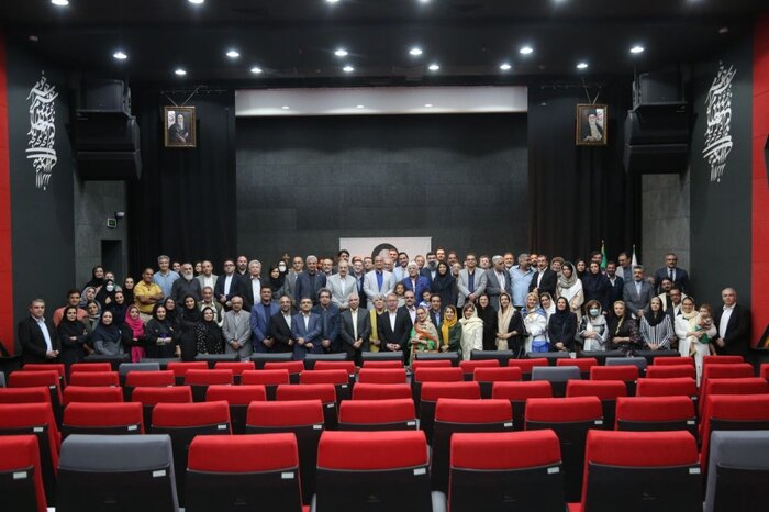 کاظمیدینان، مردی مثبتنگر و چند ساحتی