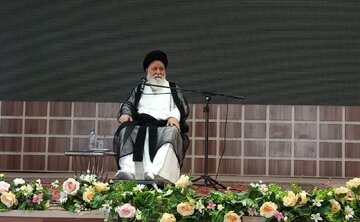 آیت الله علم‌الهدی: زندگی اجتماعی به توسعه کانون خانواده وابسته است