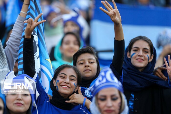 ظرفیت ورزشگاه آزادی برای میزبانی از بانوان هوادار دو برابر شد/گلمحمدی: از نظر امکانات فقیر هستیم